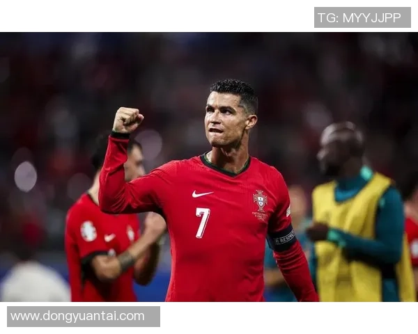 如何绘制足球传奇球星C罗的真实与动感画作技巧解析