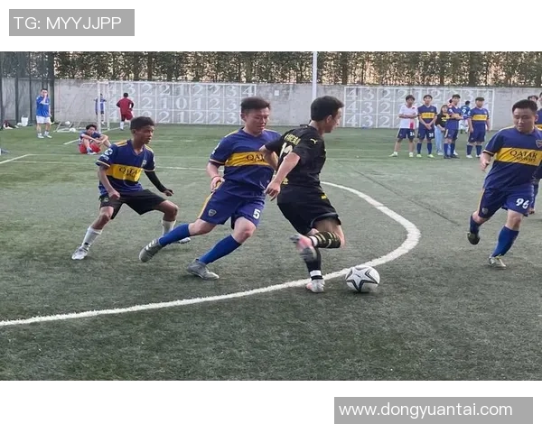 球星闪耀街头足球热潮点燃年轻一代激情舞动绿茵梦想